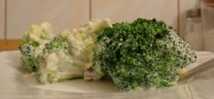 sałatka brokułowa z fetą, przepis na sałatkę brokułową, sałatka z brokuła, brokuł sałatki, przepis na sałatkę z brokuła