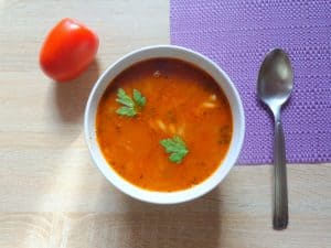zupa pomidorowa przepis, przepis na zupę pomidorową, przepis na pomidor&oacute;wkę, zupa pomidorowa ze świeżych pomidor&oacute;w, zupa pomidorowa z koncentratu pomidorowego, zupa z suszonych pomidor&oacute;w, zupa pomidorowa z białą fasolą, zupa pomidorowa z makaronem