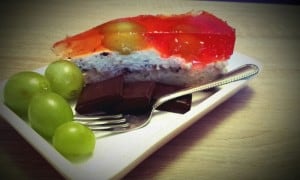 przepis na sernik straciatella, sernik stracciatella z galaretką, sernik na zimno, sernik z serkiem mascarpone, sernik na zimno na kruchym spodzie, sernik z gorzką czekoladą.