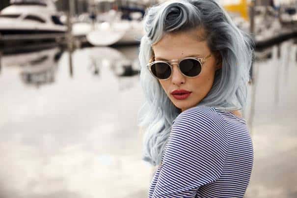 Granny Hair – moda na siwe włosy